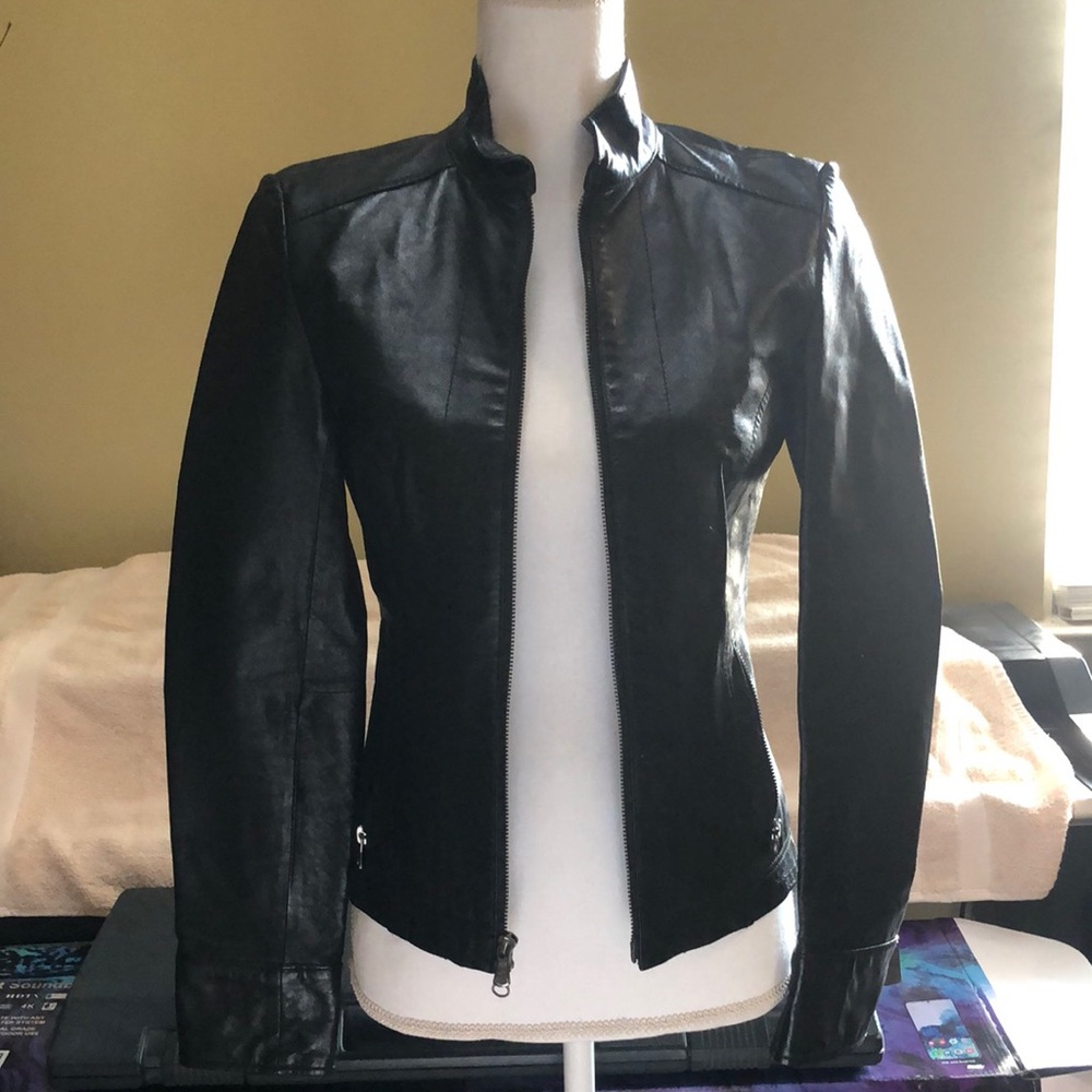 Kenneth Cole Women’s XSmall Black leather Jacket Excellent condition!